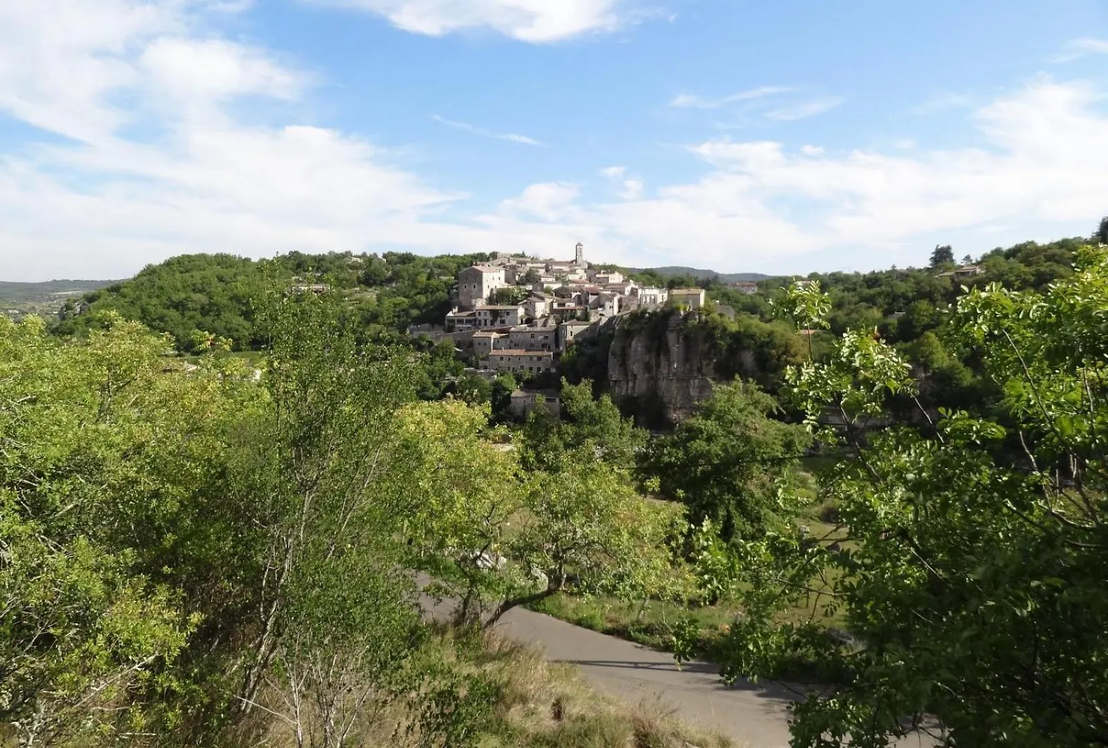 Auberge Les Voutes - Chambres D'Hotes A Lanas En Sud Ardeche Pres D'Aubenas, Ruoms Et La Grotte Chauvet