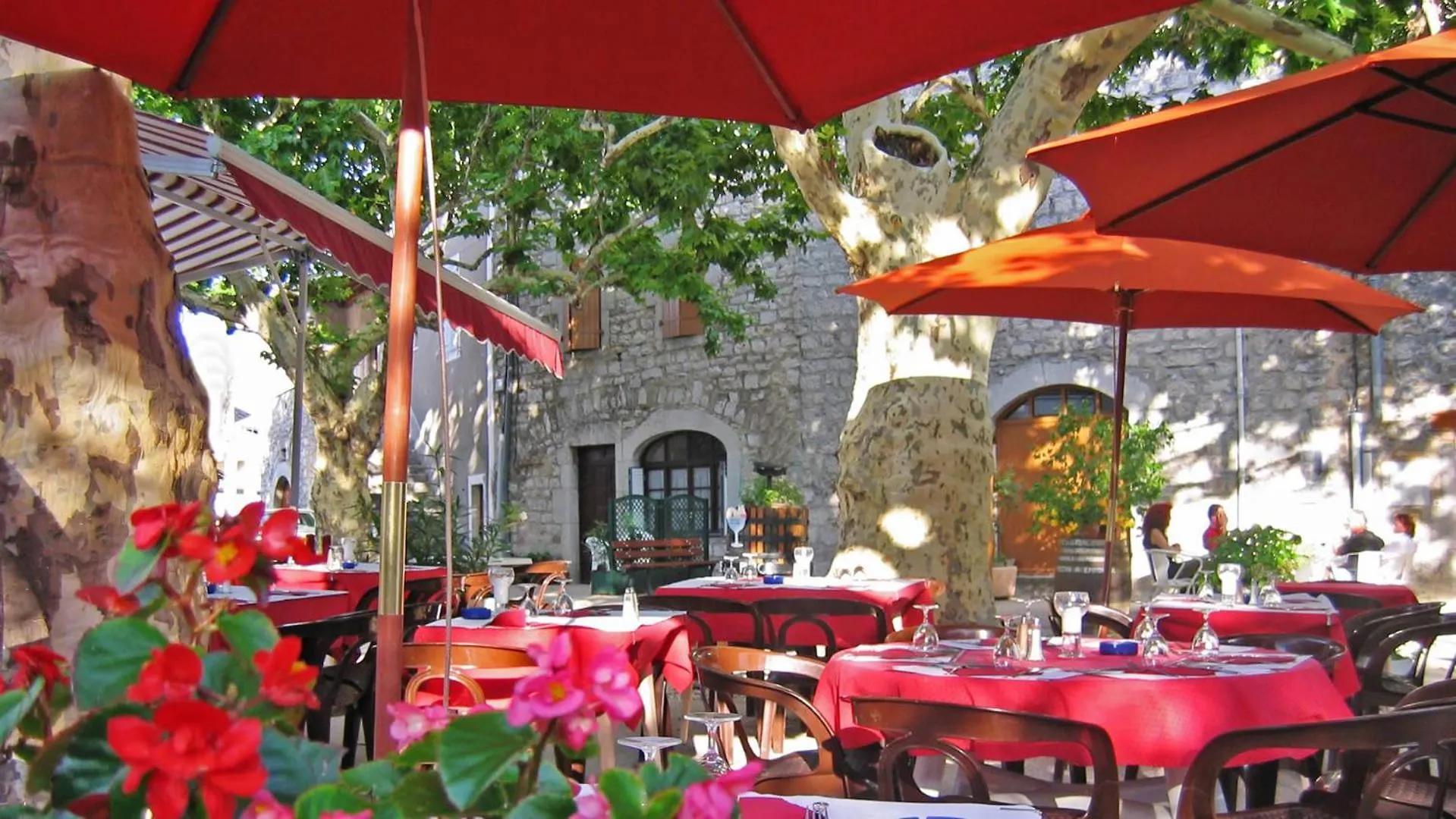 Auberge Les Voutes - Chambres D'Hotes A Lanas En Sud Ardeche Pres D'Aubenas, Ruoms Et La Grotte Chauvet
