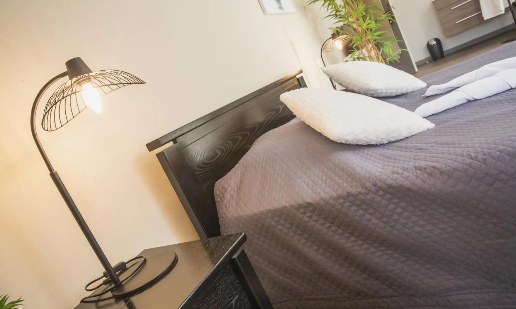 Auberge Les Voutes - Chambres D'Hotes A Lanas En Sud Ardeche Pres D'Aubenas, Ruoms Et La Grotte Chauvet 0*,