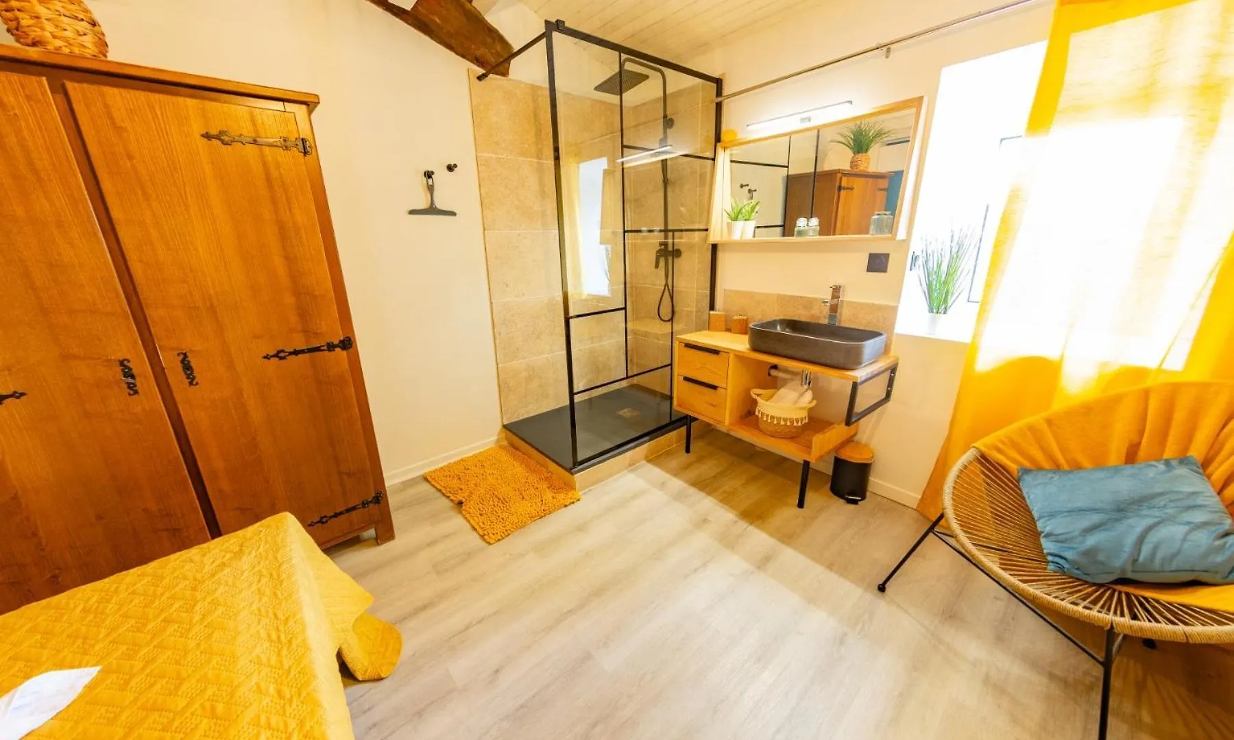 Auberge Les Voutes - Chambres D'Hotes A Lanas En Sud Ardeche Pres D'Aubenas, Ruoms Et La Grotte Chauvet فندق مبيت وإفطار