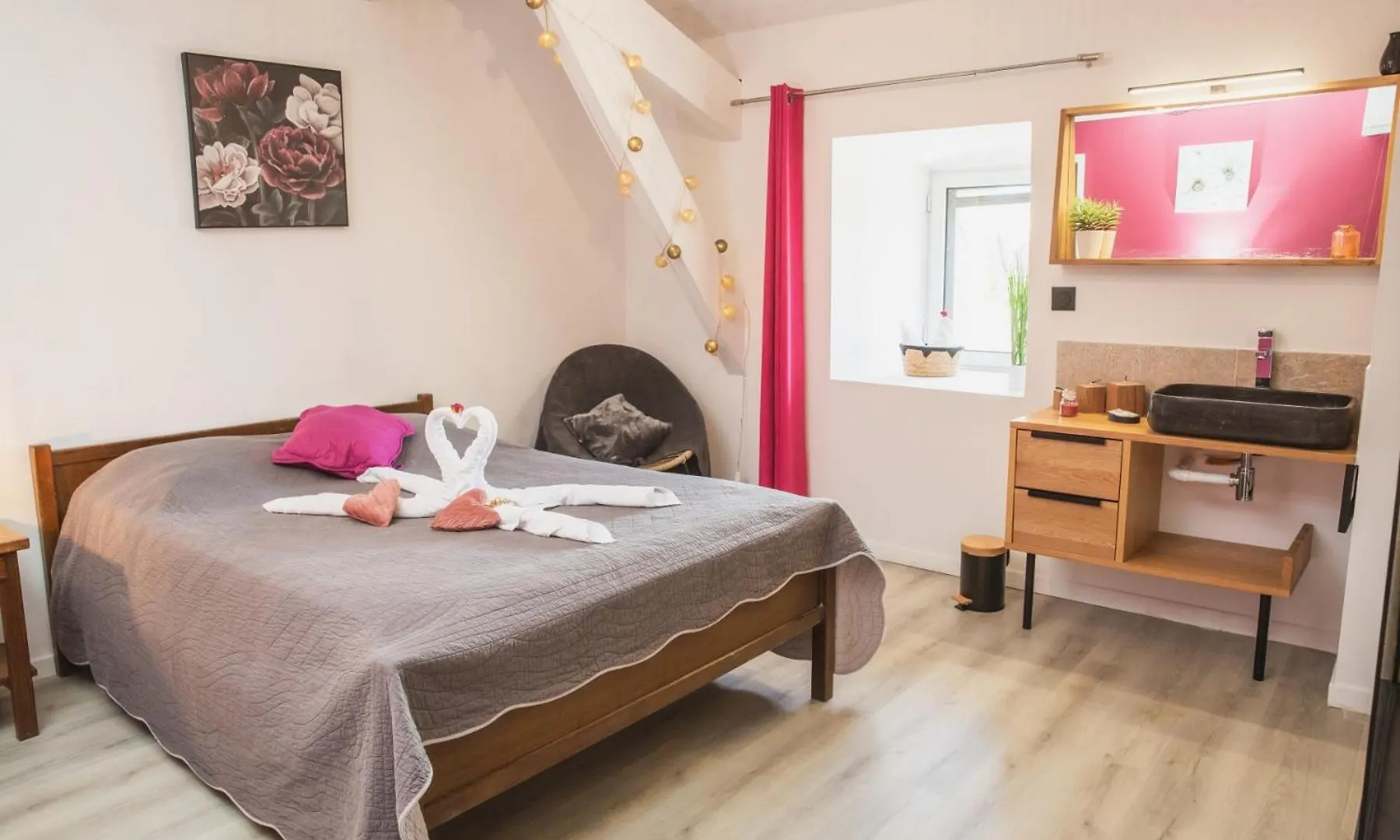 Auberge Les Voutes - Chambres D'Hotes A Lanas En Sud Ardeche Pres D'Aubenas, Ruoms Et La Grotte Chauvet فندق مبيت وإفطار
